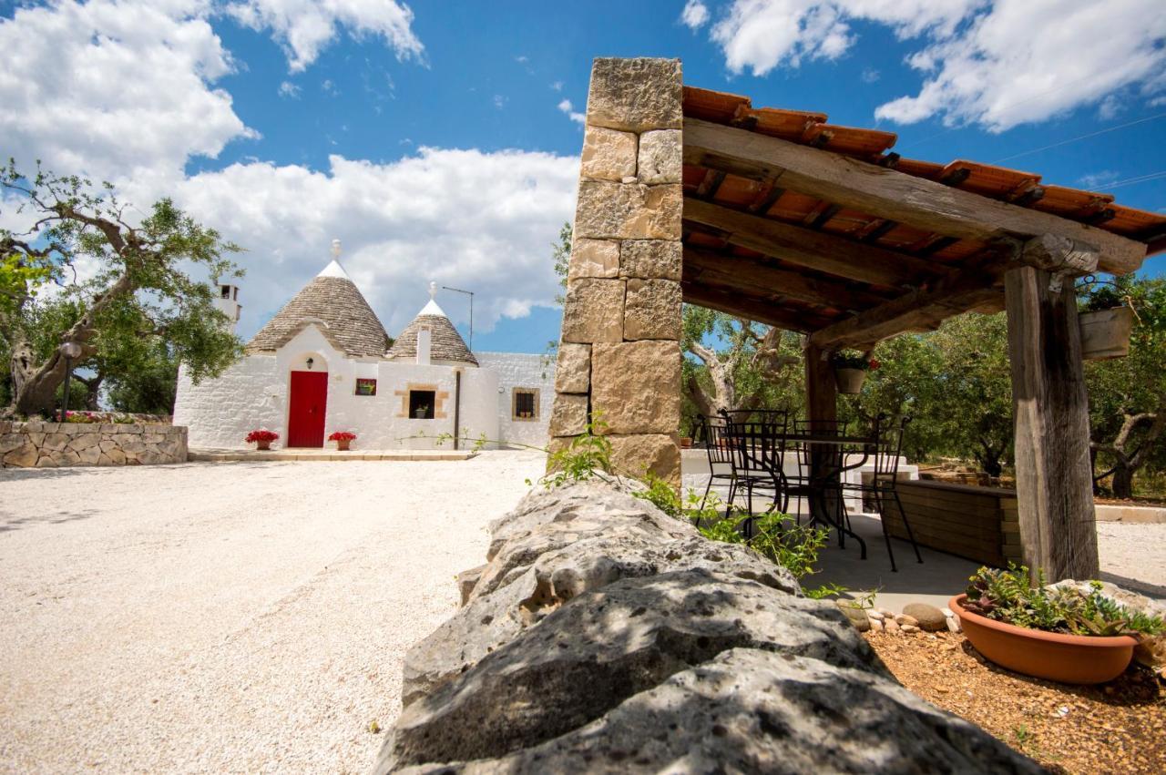 I Trulli Degli Ulivi Villa Locorotondo Bagian luar foto