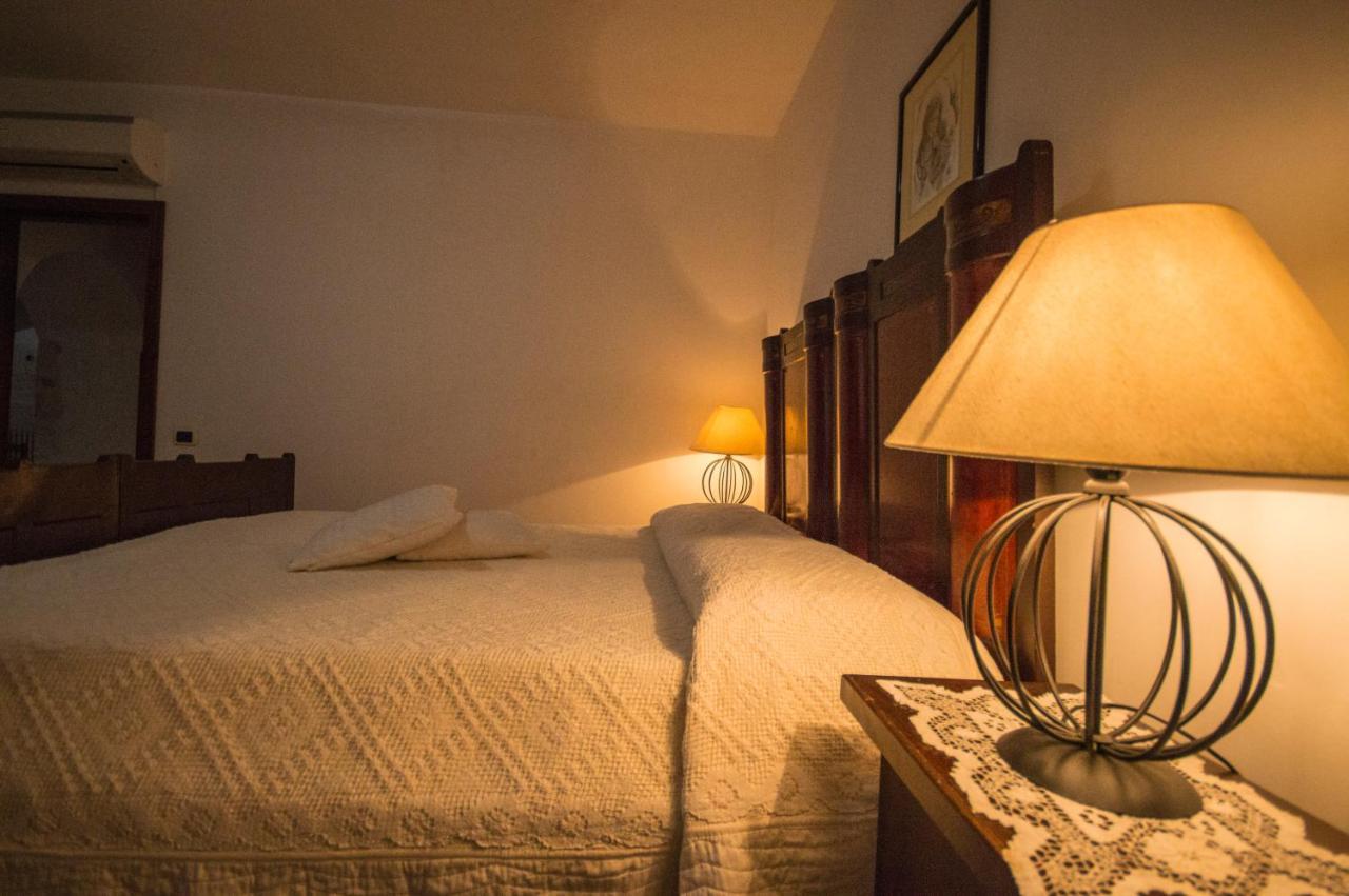 I Trulli Degli Ulivi Villa Locorotondo Bagian luar foto
