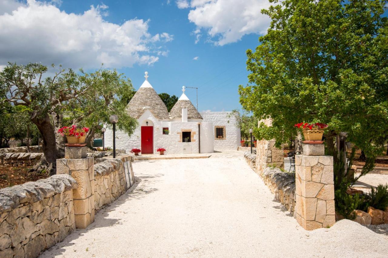 I Trulli Degli Ulivi Villa Locorotondo Bagian luar foto