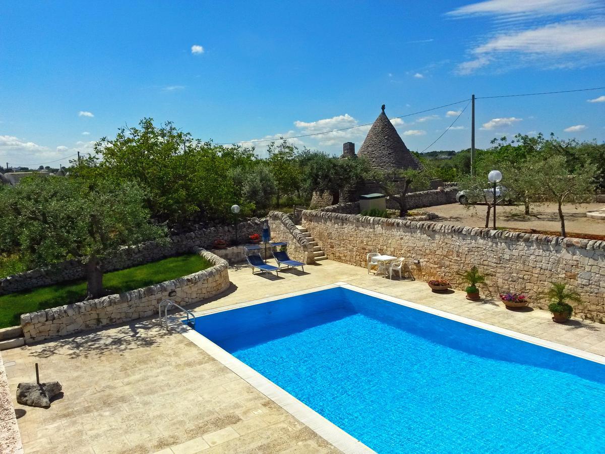 I Trulli Degli Ulivi Villa Locorotondo Bagian luar foto